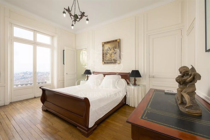 Image No.25-7 Bed House for sale