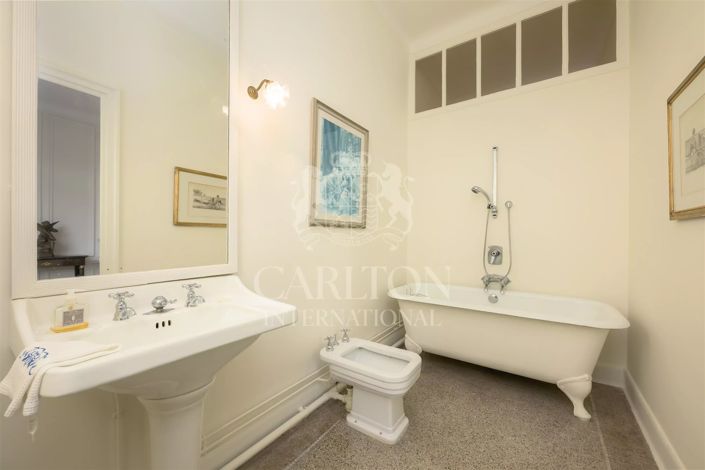 Image No.26-7 Bed House for sale