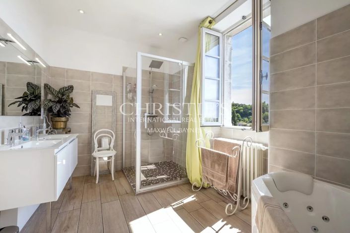 Image No.20-5 Bed House for sale