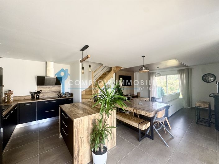 Image No.6-6 Bed House for sale