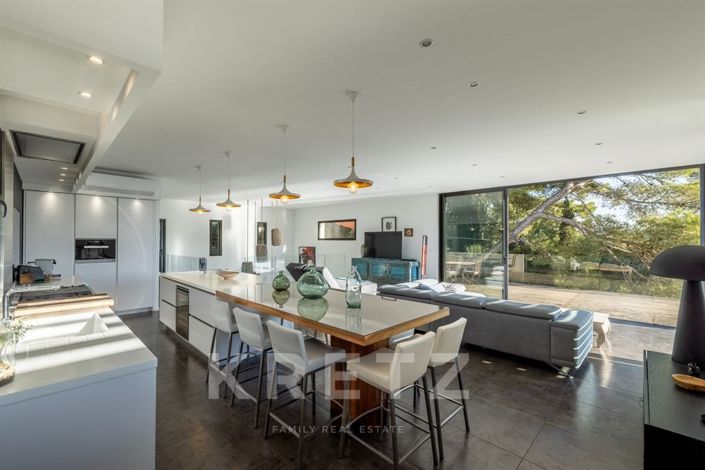 Image No.5-4 Bed House for sale