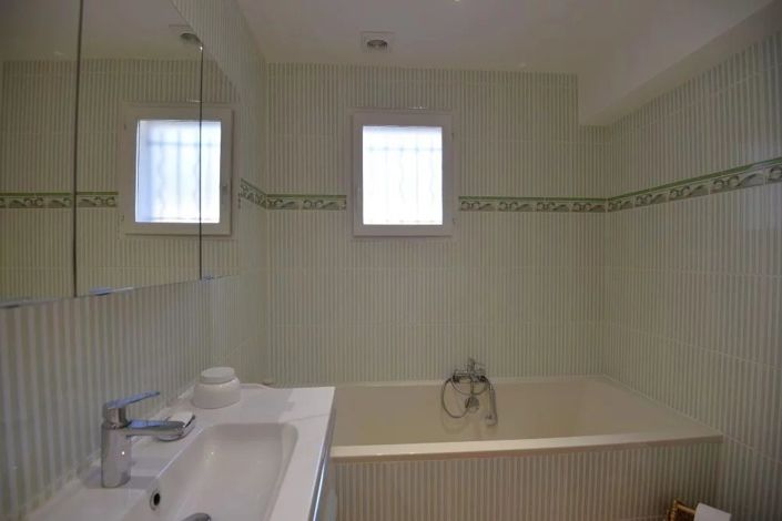 Image No.10-4 Bed House for sale