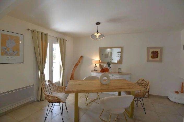 Image No.6-4 Bed House for sale