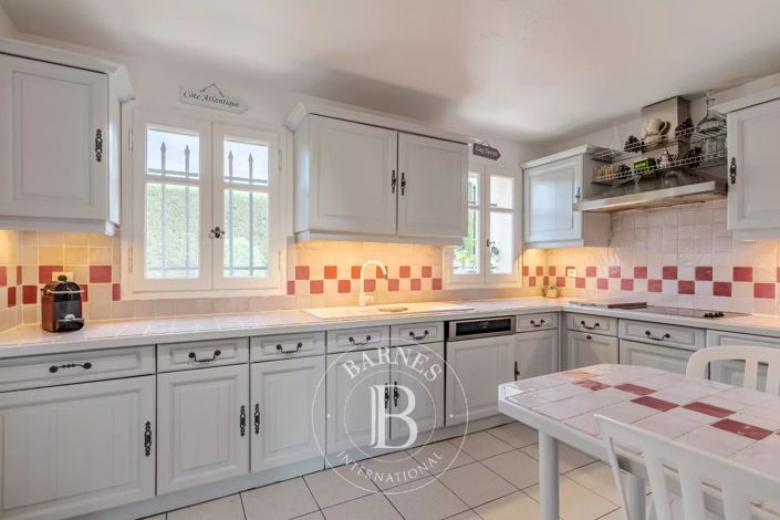 Image No.10-4 Bed House for sale