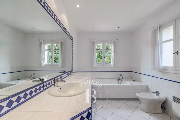 Image No.12-4 Bed House for sale