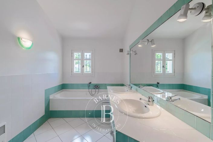 Image No.14-4 Bed House for sale