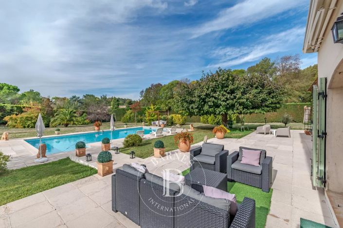 Image No.2-4 Bed House for sale