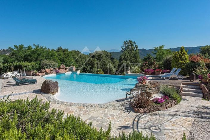 Image No.2-8 Bed House for sale