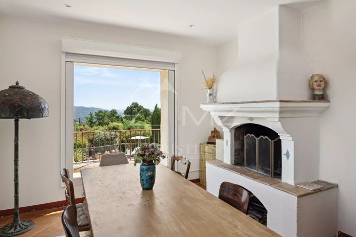 Image No.4-8 Bed House for sale