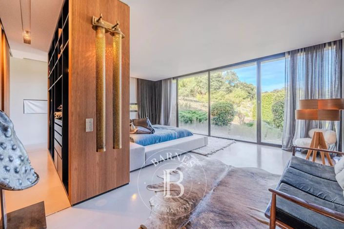 Image No.10-3 Bed House for sale