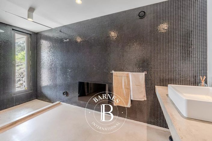 Image No.14-3 Bed House for sale