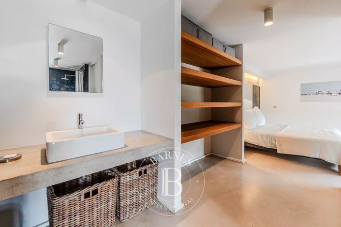 Image No.15-3 Bed House for sale