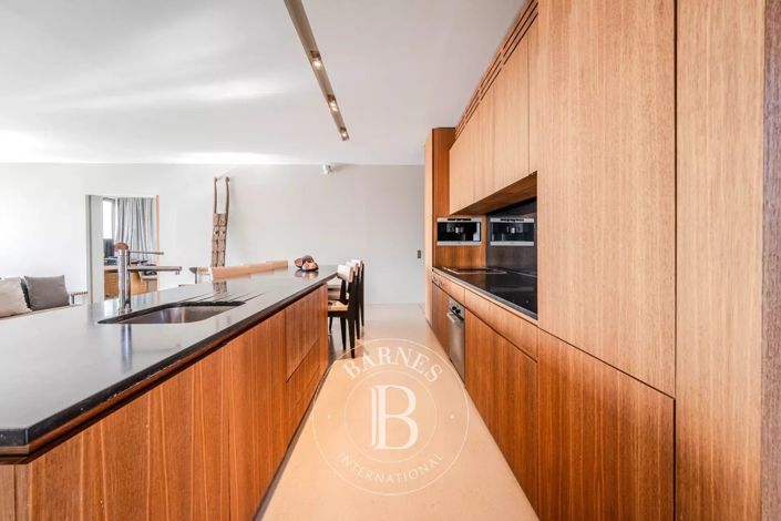 Image No.17-3 Bed House for sale