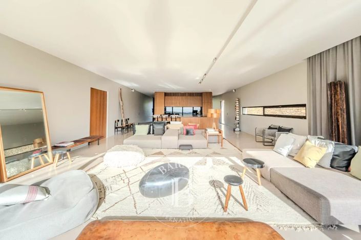 Image No.19-3 Bed House for sale