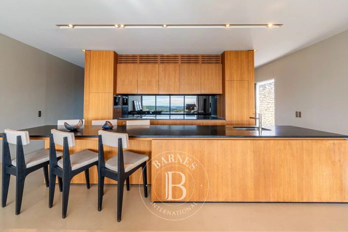 Image No.8-3 Bed House for sale