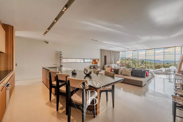 Image No.9-3 Bed House for sale