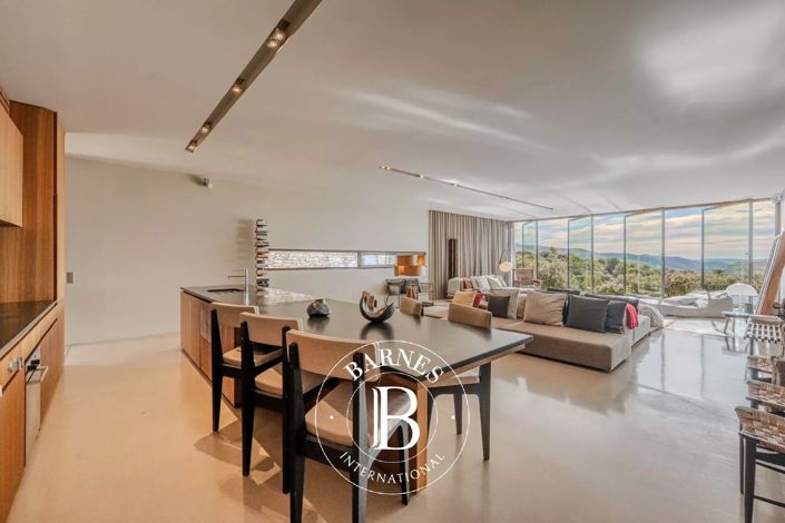 Image No.9-3 Bed House for sale