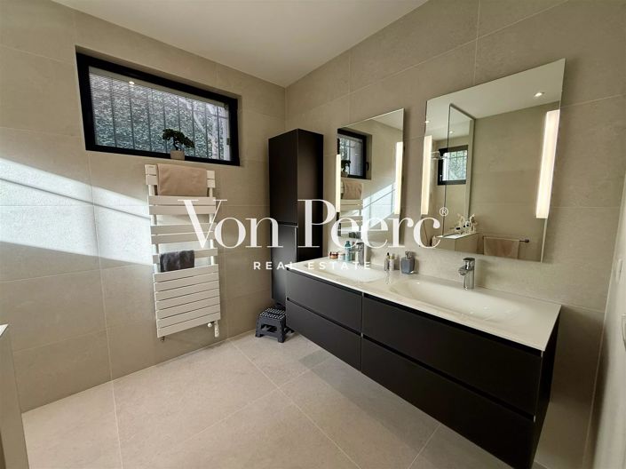 Image No.12-5 Bed House for sale