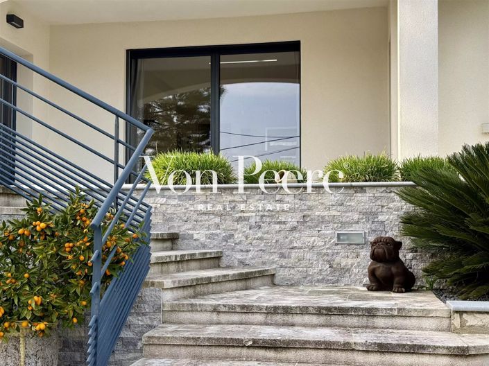 Image No.2-5 Bed House for sale