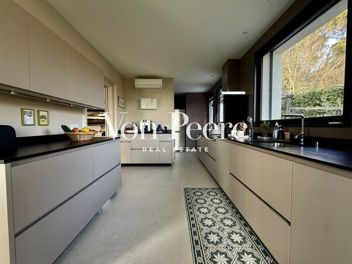 Image No.7-5 Bed House for sale