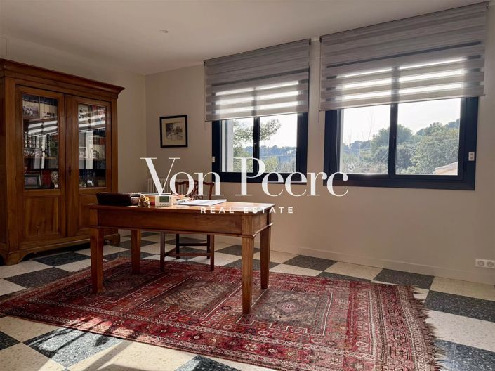 Image No.9-5 Bed House for sale