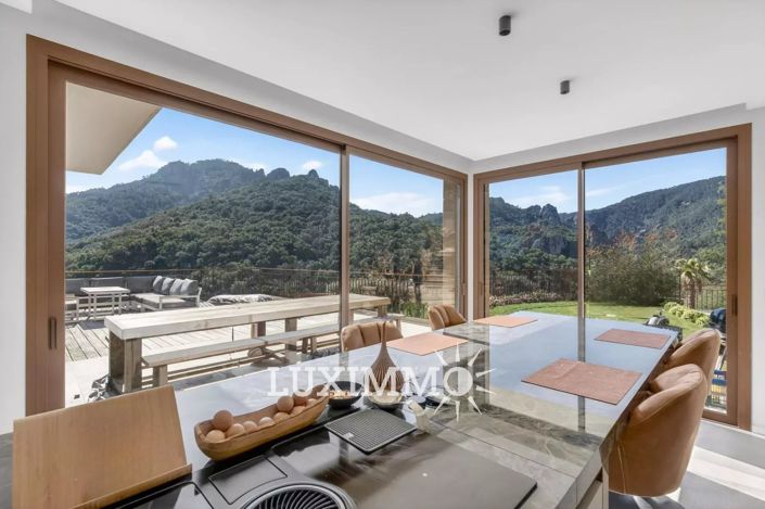 Image No.7-5 Bed House for sale