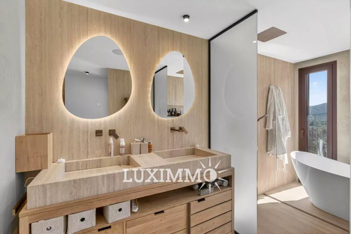 Image No.9-5 Bed House for sale