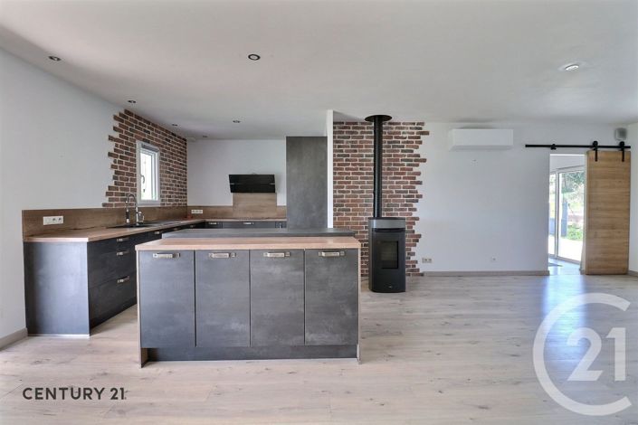 Image No.17-4 Bed House for sale