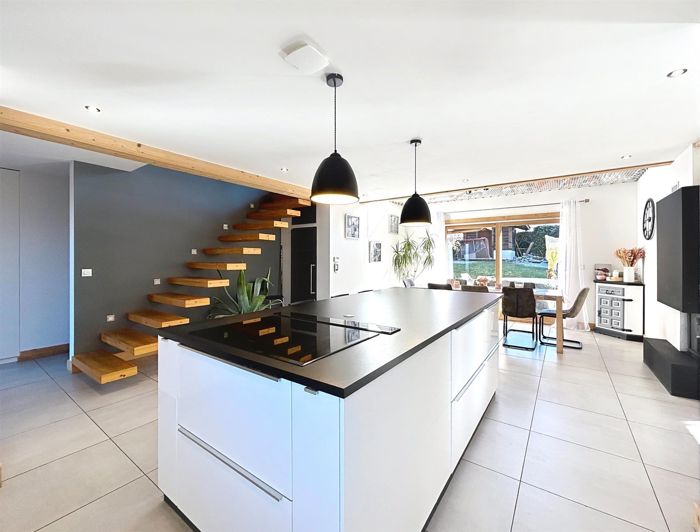 Image No.7-4 Bed House for sale