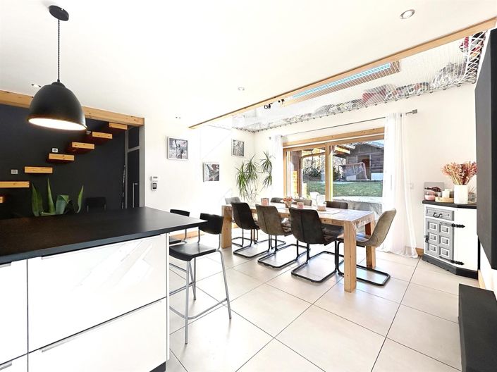 Image No.8-4 Bed House for sale