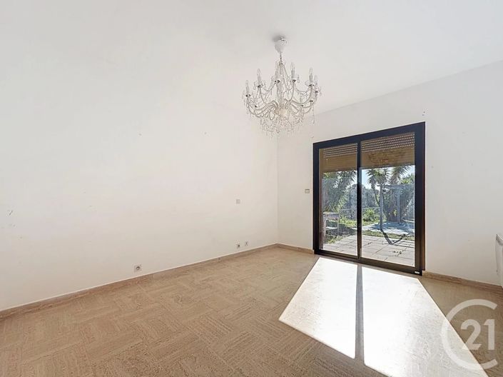 Image No.12-4 Bed House for sale