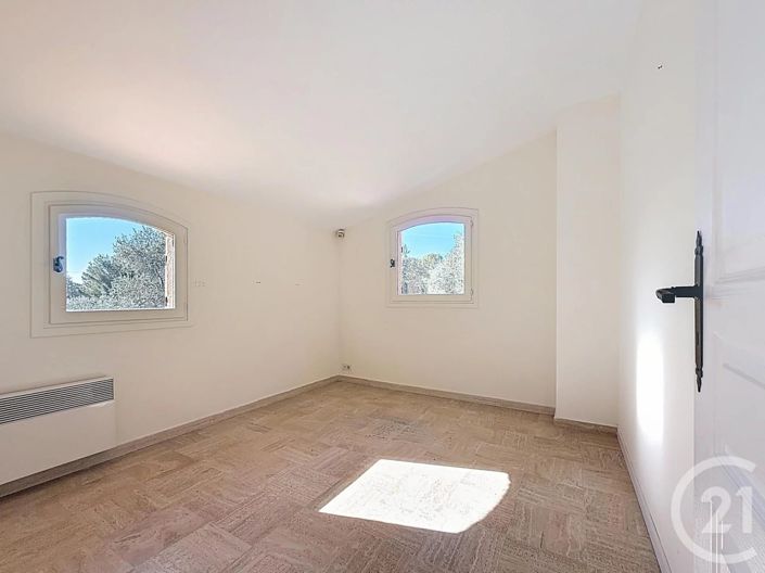 Image No.17-4 Bed House for sale