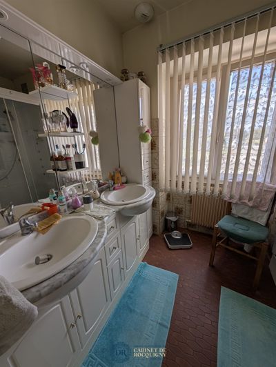 Image No.8-4 Bed House for sale