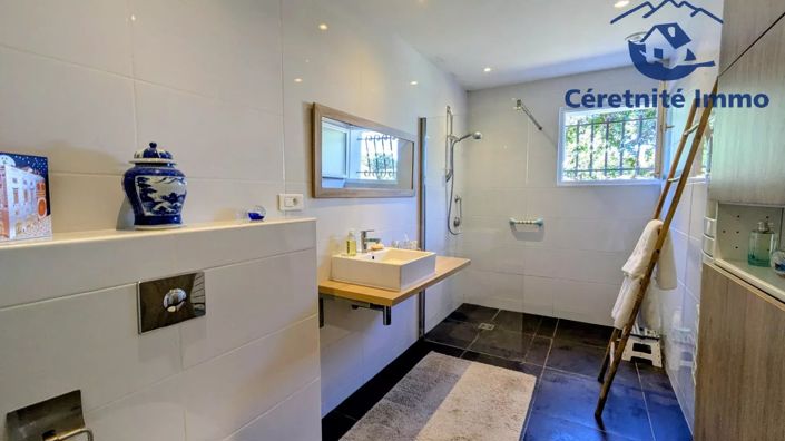 Image No.21-3 Bed House for sale