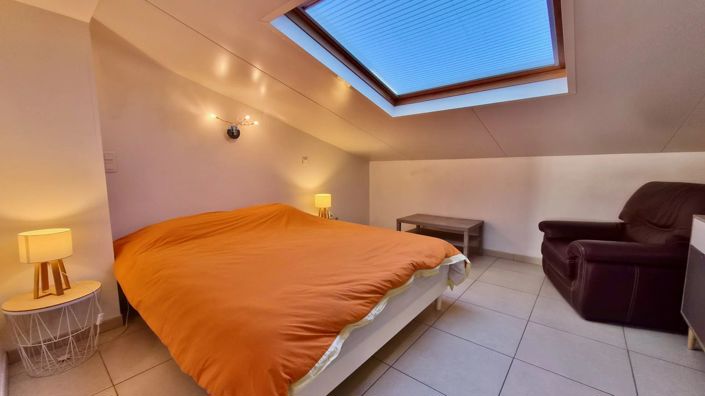 Image No.10-2 Bed House for sale