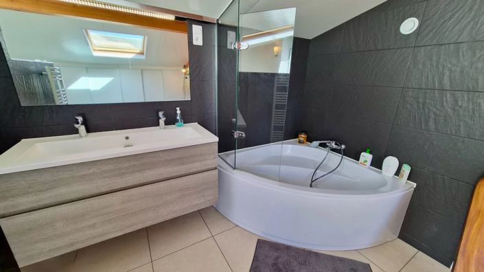 Image No.11-2 Bed House for sale