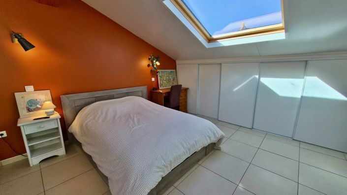 Image No.8-2 Bed House for sale