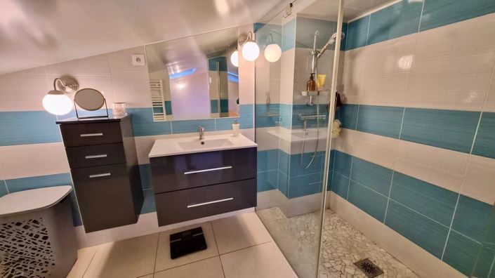 Image No.9-2 Bed House for sale