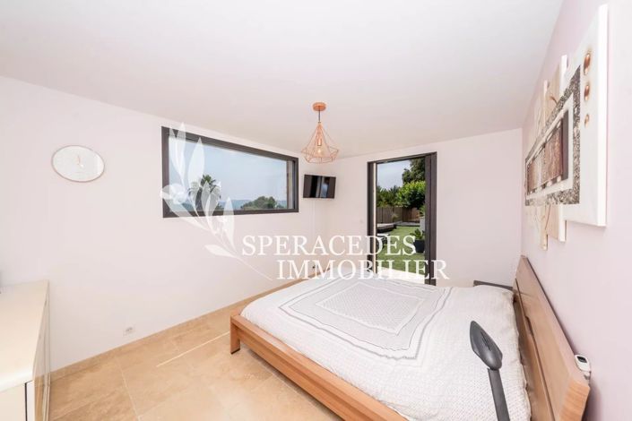 Image No.10-3 Bed House for sale