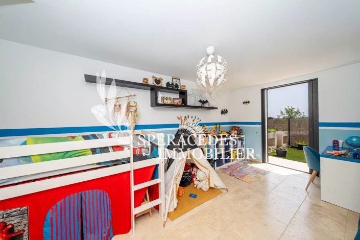 Image No.8-3 Bed House for sale