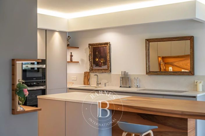 Image No.10-6 Bed House for sale