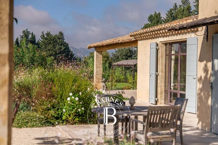 Image No.5-6 Bed House for sale
