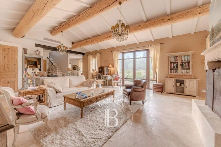 Image No.8-6 Bed House for sale