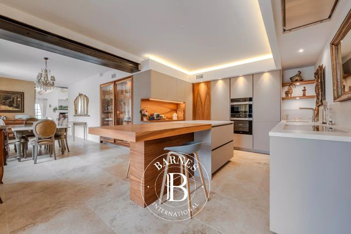 Image No.9-6 Bed House for sale