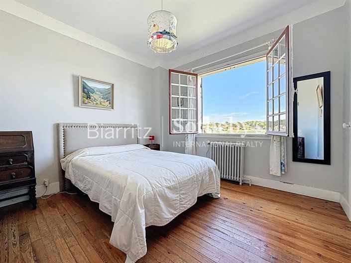 Image No.5-9 Bed House for sale