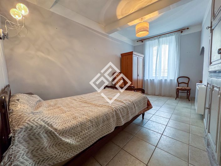 Image No.15-5 Bed House for sale