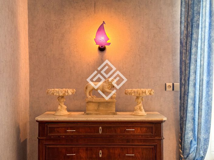 Image No.18-5 Bed House for sale