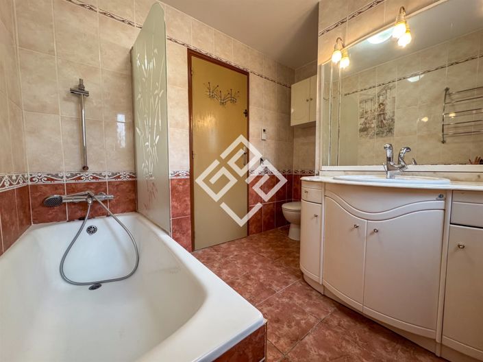 Image No.19-5 Bed House for sale