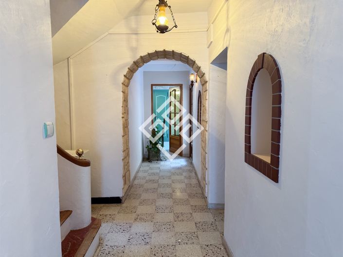 Image No.7-5 Bed House for sale