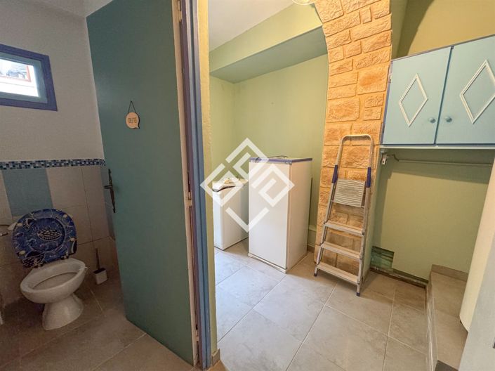 Image No.8-5 Bed House for sale